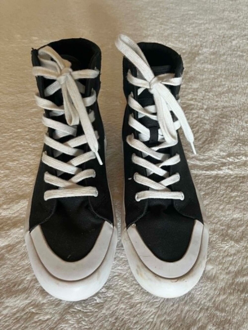 Levi's Black and White High Top Canvas Sneakers Women's size 8